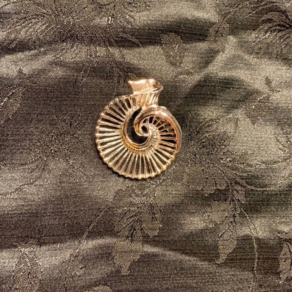 Gerry’s VTG Brooch